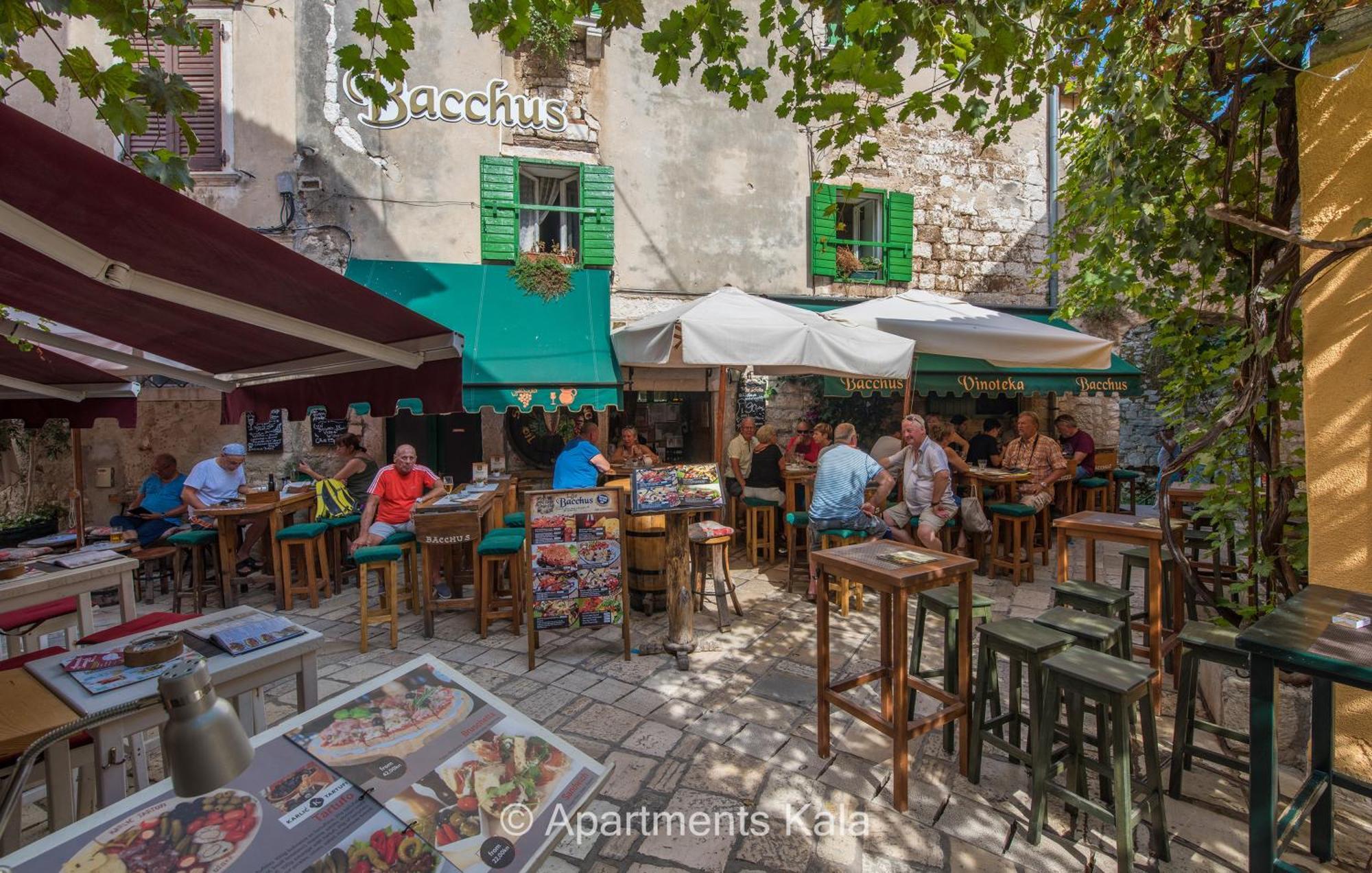 Kala Main Square Apartment *